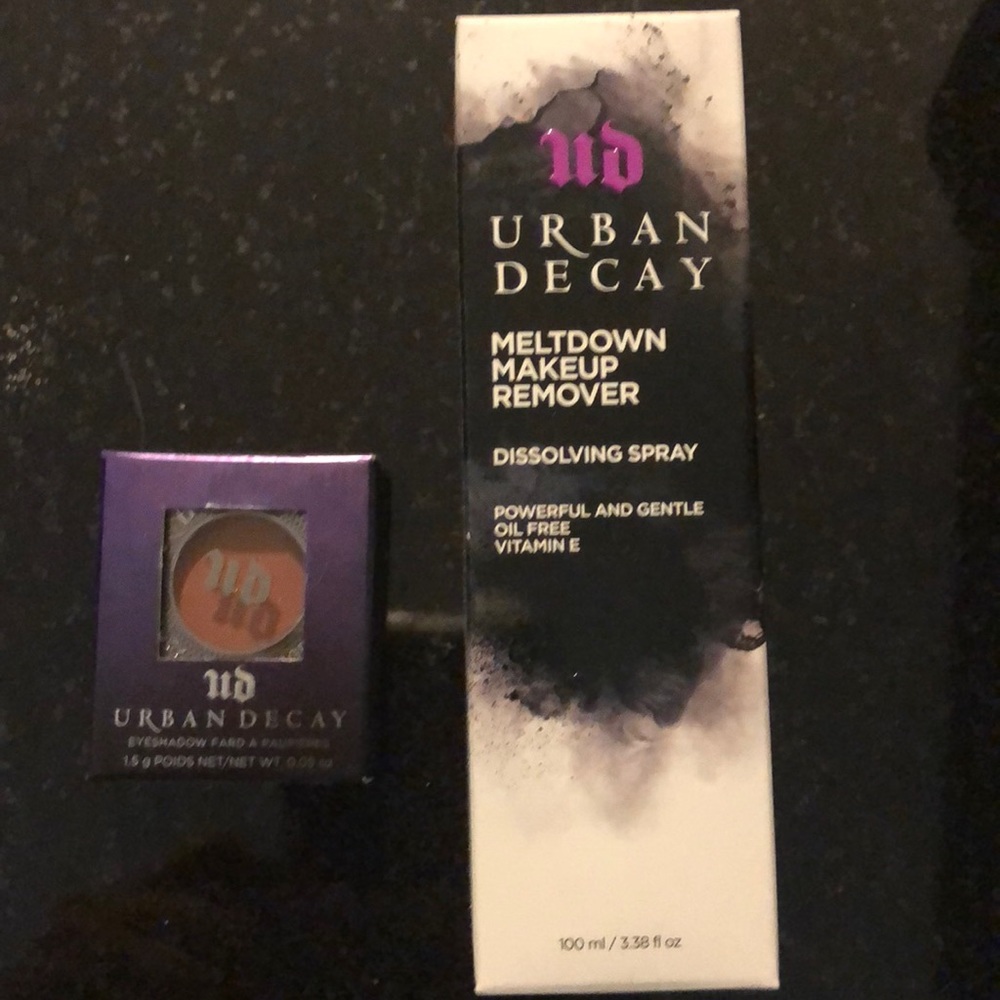 Matte terra-cotta urban decay eyeshadow + remover